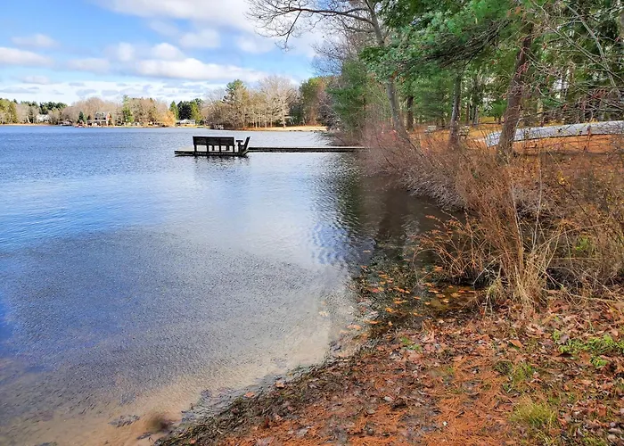 Wonderful Log Cabin Near Private Beach And Lake Access