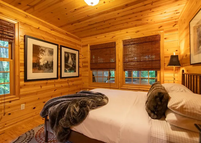 Cedarwood Lodge Community Pool!
