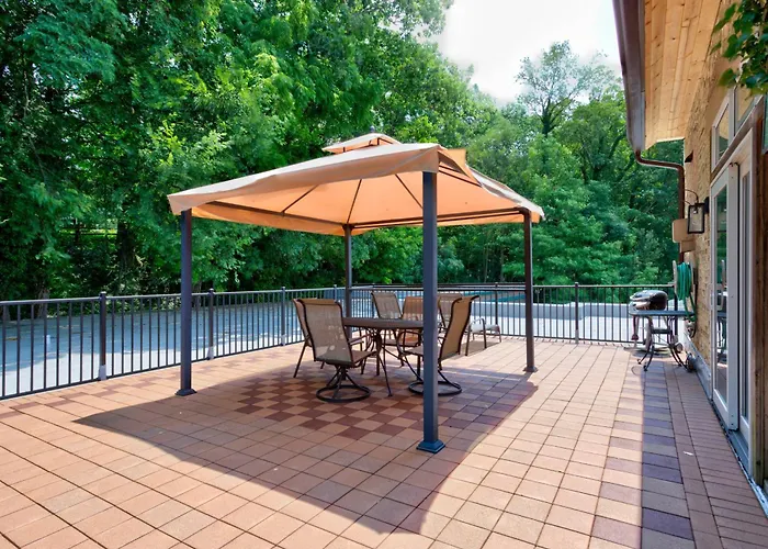 Historic Loft W/ Private Deck, 2 Blocks To Dtwn